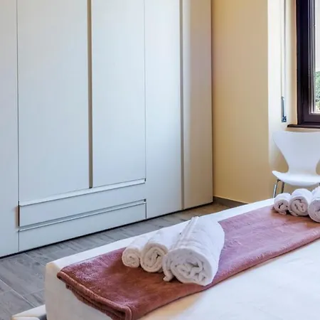 Apartment Altido Great View - 2 Bedroom Apt With Garden